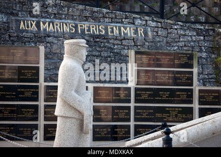 Francia, regione Bretagna, Finistère, Cap Sizun, Plouhinec, vicino a Audierne. monumento "Aux marins péris en mer". Foto Stock