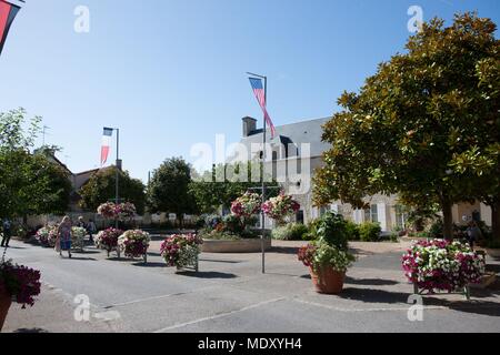 Francia, regione della Normandia, Calvados, Bessin, le spiagge dello sbarco, grandcamp maisy, Centro citta', Foto Stock