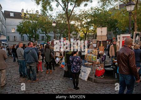 Parigi, Montmartre, Place du Tertre, artisti et turisti, Foto Stock