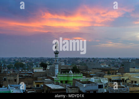 Sunrise over Mandawa cittadina in provincia di Shekhawati, Jhunjhunu distretto, Rajasthan, India. Foto Stock