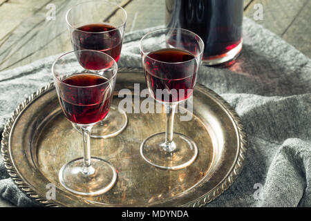 Porta dolce Vino da dessert pronta da bere Foto Stock