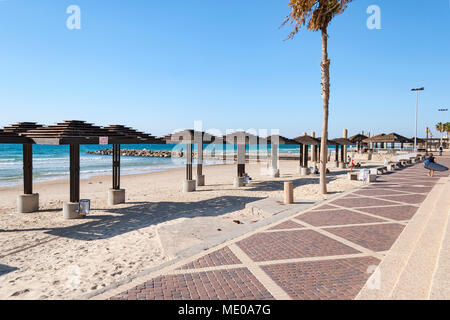 La passeggiata in Spiaggia Carmel a Haifa in Israele Foto Stock