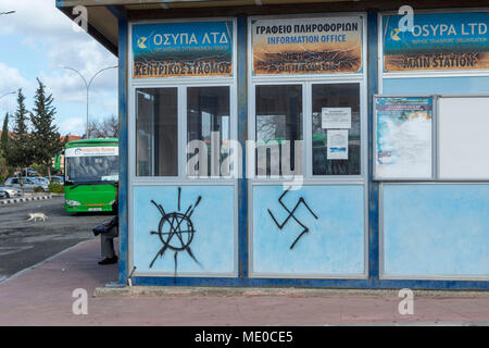 Karavella stazione busto rifugio con simbologia neonazista, Paphos, Cipro, Mediterranea Foto Stock