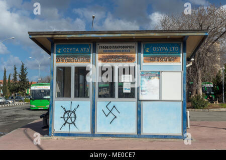 Karavella stazione busto rifugio con simbologia neonazista, Paphos, Cipro, Mediterranea Foto Stock