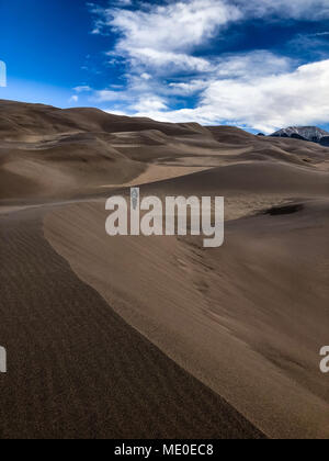 Great Sand Dunes National Park, Colorado è minacciata dalle amministrazioni Trump di interesse nell'apertura vicino a terra per l'estrazione di minerali. Foto Stock