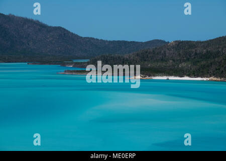 Le acque turchesi del Mar dei Coralli a Whitsunday Islands nel Queensland, Australia Foto Stock