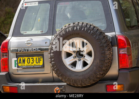 Vista posteriore della trazione a quattro ruote motrici Nissan Patrol SUV in Sydney, Australia con targa australiano Foto Stock