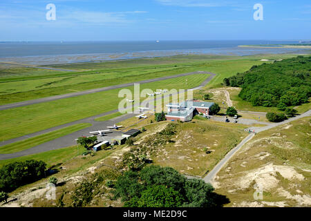 Vista dal faro Norderneyer all'aeroporto, Norderney, Est Isole Frisone, il Mare del Nord, Bassa Sassonia, Germania Foto Stock