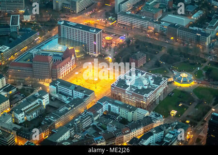 Vista aerea, illuminato Friedensplatz e Dortmund City Hall al crepuscolo, centro città, Dortmund, la zona della Ruhr, Renania settentrionale-Vestfalia Foto Stock