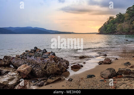 New Scenic 5 posti spiaggia tramonto a Chidiya Tapu, Port Blair Andaman, India. Foto Stock