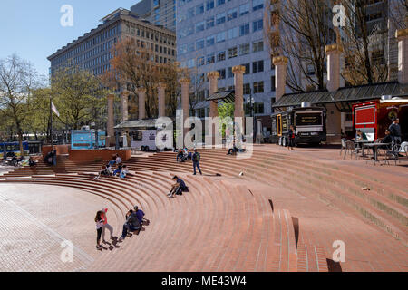 Portland, Oregon, Stati Uniti d'America - 20 Aprile 2018 : Vista di Pioneer Courthouse Square in Portland Foto Stock