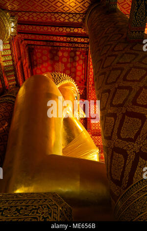 Statua di Buddha nel Wat Phananchoeng, Ayutthaya, Thailandia. Foto Stock