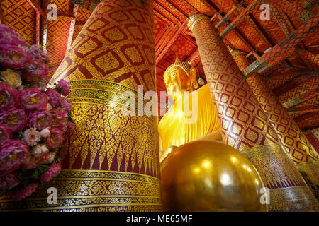 Statua di Buddha nel Wat Phananchoeng, Ayutthaya, Thailandia. Foto Stock