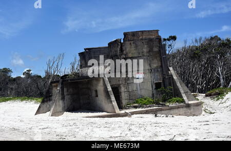 Bribie Island, Australia - 29 dic 2017. Fort Bribie Gun emplacement in Bribie Island National Park. Il sito navale di Fort Bribie fu costruito a o Foto Stock