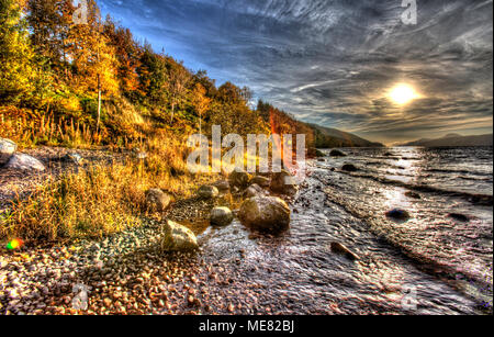 Loch Ness, Scozia. Stagliano artistico vista di Loch Ness rive. Foto Stock