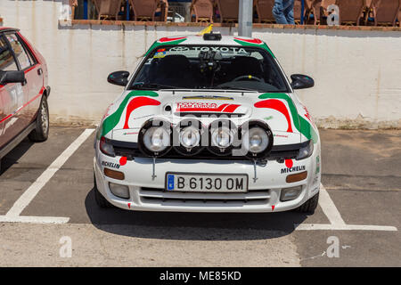 XV il Rally Costa Brava Historic Car gara in una piccola città Palamos in Catalogna. 04. 20. 2018 Spagna, città Palamos Credito: Arpad Radoczy/Alamy Live News Foto Stock