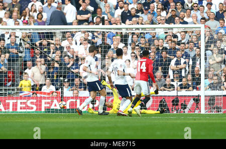 Jesse Lingard del Manchester United punteggi i suoi lati secondo obiettivo durante la FA Cup Semi Final match tra Manchester United e Tottenham Hotspur a Wembley Stadium il 21 aprile 2018 a Londra, Inghilterra. (Foto di Leila Coker/phcimages.com) Foto Stock