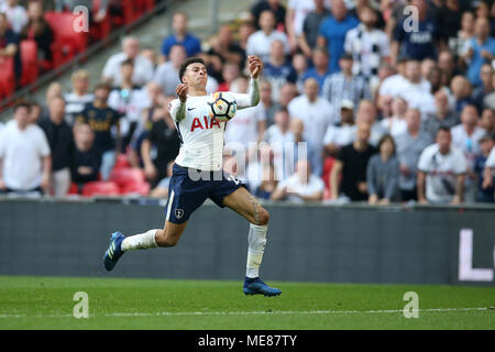 Londra, Regno Unito. Xxi Aprile, 2018. Il dele Alli del Tottenham Hotspur in azione. La Emirates FA Cup semi final match, Manchester Utd v Tottenham Hotspur allo Stadio di Wembley a Londra il sabato 21 aprile 2018. Questa immagine può essere utilizzata solo per scopi editoriali. Solo uso editoriale, è richiesta una licenza per uso commerciale. Nessun uso in scommesse, giochi o un singolo giocatore/club/league pubblicazioni. pic da Andrew Orchard/Andrew Orchard fotografia sportiva/Alamy Live news Foto Stock