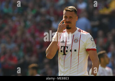 21 aprile 2018, Germania, Hannover: Calcio, Bundesliga Tedesca, Hannover 96 vs FC Bayern Monaco di Baviera al HDI-Arena. Monaco di Baviera Sandro Wagner. Foto: Peter Steffen/dpa - AVVISO IMPORTANTE: a causa della Lega calcio tedesca·s (DFL) accrediti regolamenti, la pubblicazione e la ridistribuzione online e nei contenuti multimediali in linea è limitata durante la partita a quindici immagini per partita Foto Stock