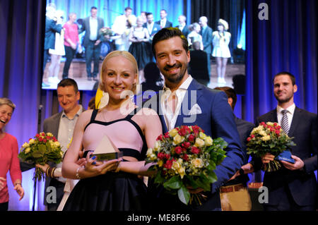 Deutschland. Xxi Aprile, 2018. Squadra dell'anno Marta Arndt e Pavel Pasechnik (danza). GES/xxxii sfera sportiva Karlsruhe, Badnerlandhalle Neureut 21.04.2018 - | Utilizzo di credito in tutto il mondo: dpa/Alamy Live News Foto Stock