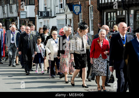 Stratford-upon-Avon, Regno Unito, 22 aprile 2018. . Come parte dell'annuale William Shakespeare feste di compleanno, la Chiesa Parade procede da Stratford-upon-Avon Municipio alla Chiesa della Santa Trinità. La sfilata ha luogo la domenica successiva al principale processione di compleanno. Foto Stock