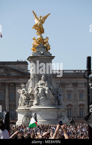 Londra, UK, 22 Aprile 2018: Denaro VIRGIN LONDON MARATHON 2018. Credito: Wojtek Ogrodnik/Alamy Live News Foto Stock