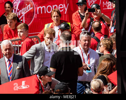 Londra, UK, 22 aprile 2018 LONDRA, REGNO UNITO, maratona, S.A.R. il principe Harry a Londra, Regno Unito, maratona Credito: Ian Davidson/Alamy Live News Foto Stock