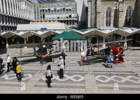 Londra, UK, 22 aprile 2018. Celebra i suoi cento anni della Royal Air Force - un raro display del velivolo RAF, Guildhall Yard, LONDRA, REGNO UNITO, 22 aprile 2018, Foto di Richard Goldschmidt Foto Stock