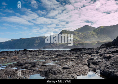 Paesaggio dalla spiaggia vulcanica di Mosteiros in Sao Miguel, Azzorre, Portogallo Foto Stock