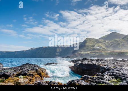 Paesaggio dalla spiaggia vulcanica di Mosteiros in Sao Miguel, Azzorre, Portogallo Foto Stock