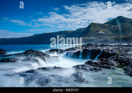 Paesaggio dalla spiaggia vulcanica di Mosteiros in Sao Miguel, Azzorre, Portogallo Foto Stock