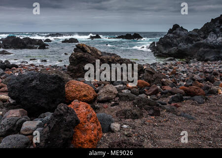 Paesaggio dalla spiaggia vulcanica di Mosteiros in Sao Miguel, Azzorre, Portogallo Foto Stock