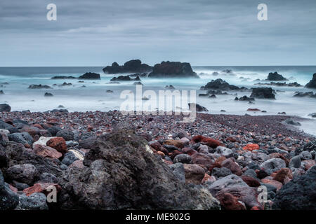 Paesaggio dalla spiaggia vulcanica di Mosteiros in Sao Miguel, Azzorre, Portogallo Foto Stock