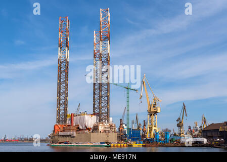 Oil Rig ancorato nel cantiere navale di Gdansk. Polonia Foto Stock