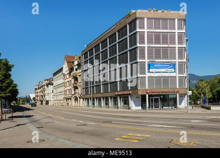 Solothurn, Svizzera - 10 July, 2016: gli edifici della città di Soletta, vista da Hauptbahnhofplatz square. Solothurn è una città situata nel né Foto Stock