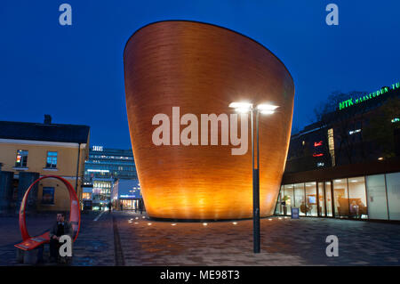 Il Kamppi Cappella - Cappella del silenzio - è una cappella luterana in Kamppi, Helsinki, situato sulla piazza Narinkka. Helsinki Foto Stock