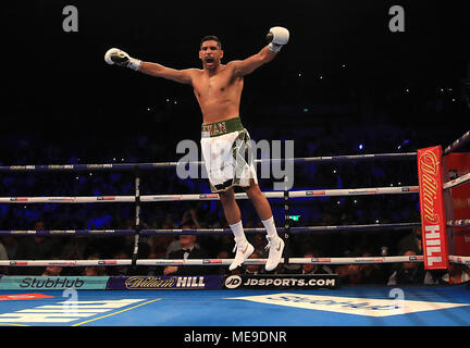 Amir Khan celebra vincendo il Concorso Super-Welterweight contro Phil Lo Greco a Echo Arena, Liverpool. Foto Stock