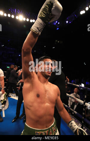 Amir Khan celebra vincendo il Concorso Super-Welterweight contro Phil Lo Greco a Echo Arena, Liverpool. Foto Stock