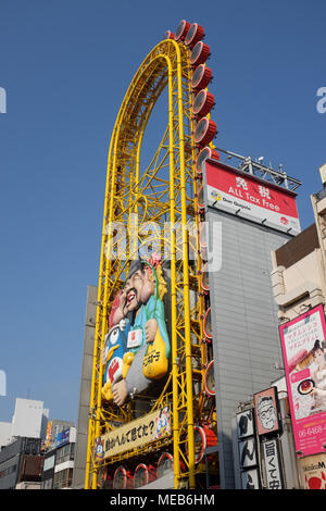 Il Don Quijote ruota panoramica Ferris di Osaka in Giappone. Foto Stock