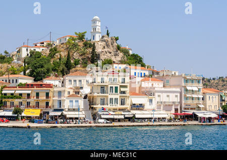 L'imponente torre dell Orologio della pittoresca isola di Poros è stato costruito nel 1927 - Golfo Saronico, Grecia Foto Stock