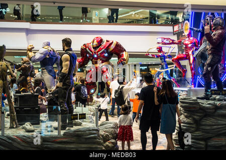 Supereroi Marvel marketing campagna pubblicitaria del film di grande successo a shopping Mall (centro), promozione di personaggi cinematografici Foto Stock