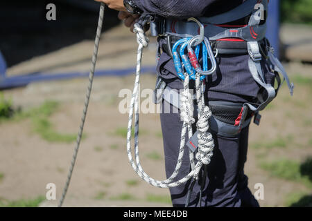 Dettagli di un vigile del fuoco di arrampicata attrezzature Foto Stock