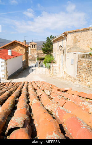 Vista da un tetto. Garganta de los Montes, provincia di Madrid, Spagna. Foto Stock