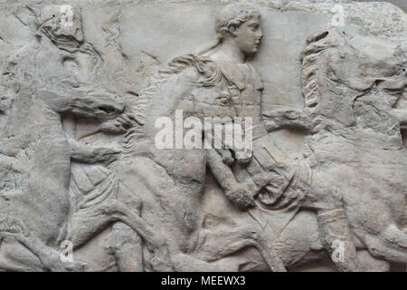 Londra. In Inghilterra. British Museum, il fregio del Partenone (marmi di Elgin), Cavalieri da sud fregio, dal Partenone dell'Acropoli di Atene, ca. Foto Stock