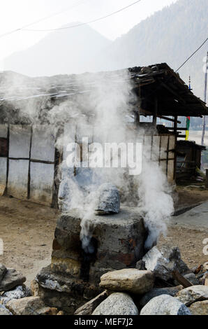 Bruciatore di incenso, Haa Valley, Bhutan Foto Stock