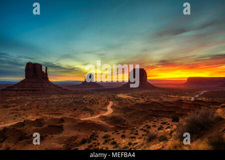 Alba Monument Valley, Arizona, Stati Uniti d'America Foto Stock