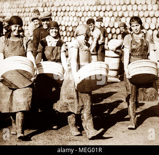 Scottish fisher ragazze (aringa grondaie e imballatori), Great Yarmouth, agli inizi del novecento Foto Stock