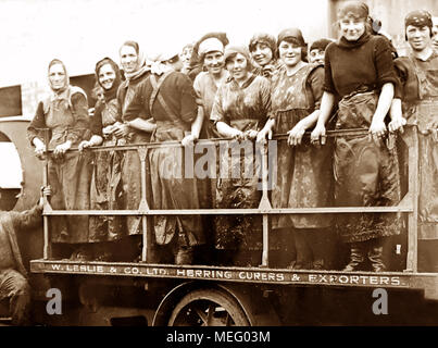 Scottish fisher ragazze (aringa grondaie e imballatori), Great Yarmouth, agli inizi del novecento Foto Stock