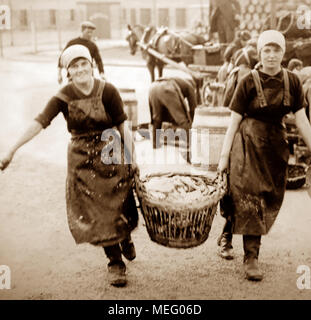 Scottish fisher ragazze (aringa grondaie e imballatori), Great Yarmouth, agli inizi del novecento Foto Stock