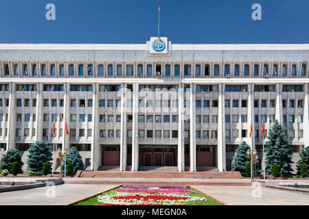 Vista del Consiglio Supremo (Parlamento) della Repubblica del Kirghizistan a Bishkek city Foto Stock